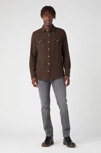 Wrangler® ανδρικό τζην παντελόνι μονόχρωμο με contrast logo patch και τσέπες 